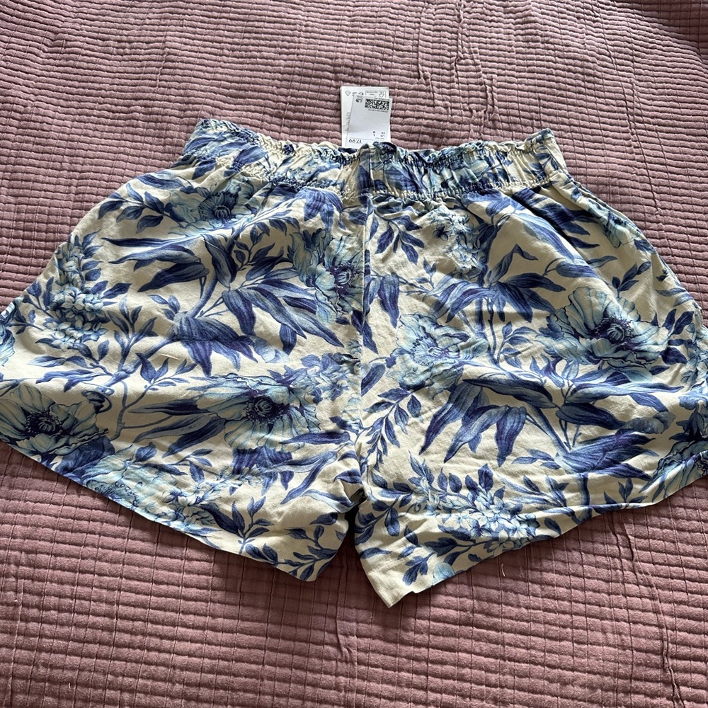 Floral Blue Women's Shorts